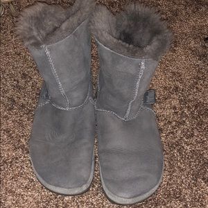 Fir flop suede and shearling booties